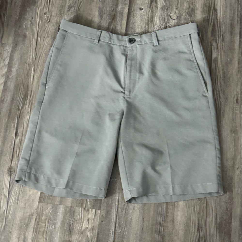 Haggar Gray Flat Front Shorts with Classic Design NWOT